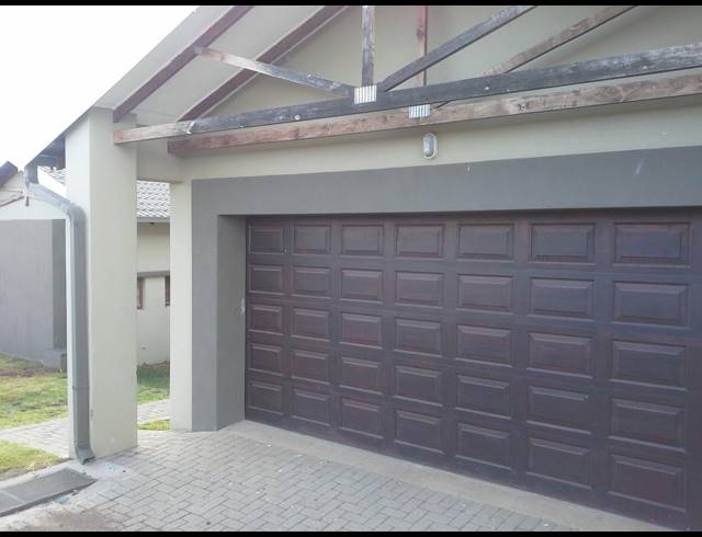 3 BEDROOM DUET TO LET IN HILLSIDE